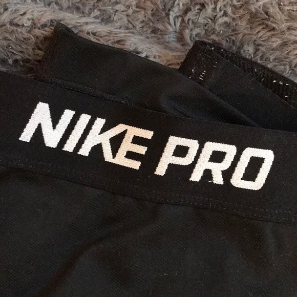 Nike Capris leggings - Picture 2 of 2